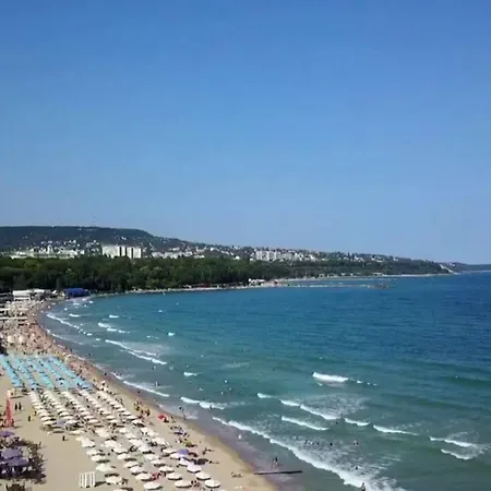 Sea Garden Apartment *