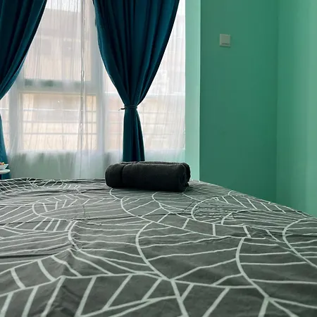 Sea Garden Apartment *