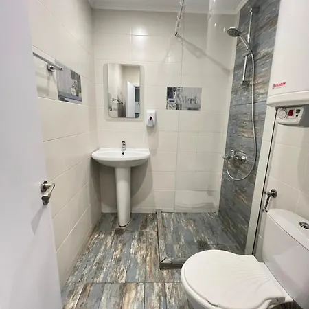 Sea Garden Apartment *