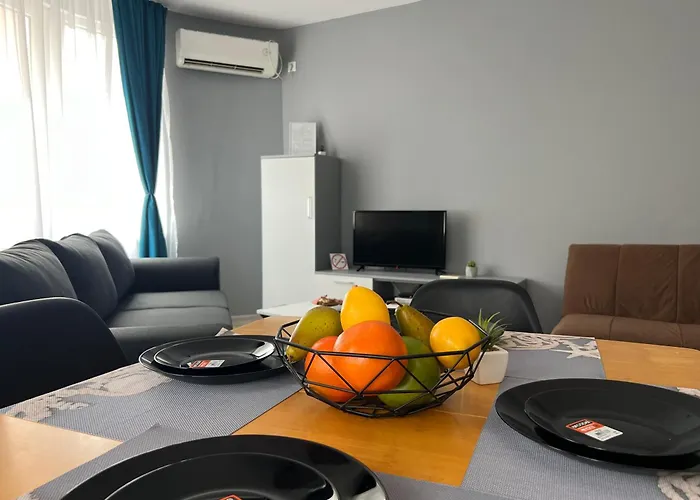 Sea Garden דירה וארנה